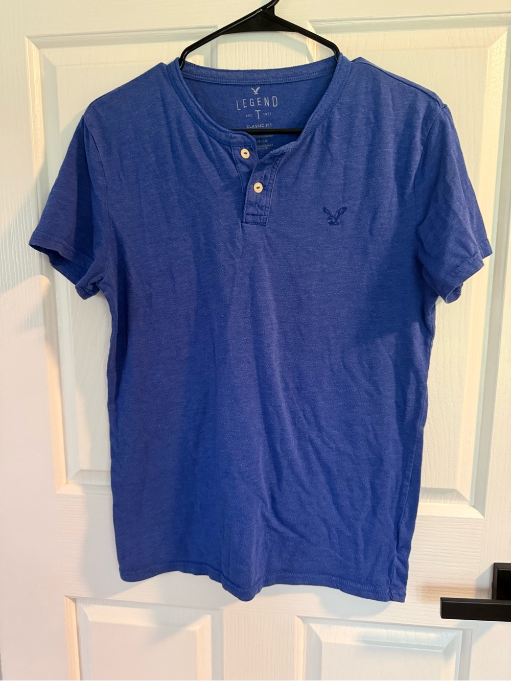 American Eagle Outfitters Men's Blue Short-Sleeve Henley Tee